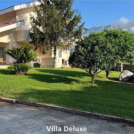 Livingapple Apartment Scauri  Exterior photo