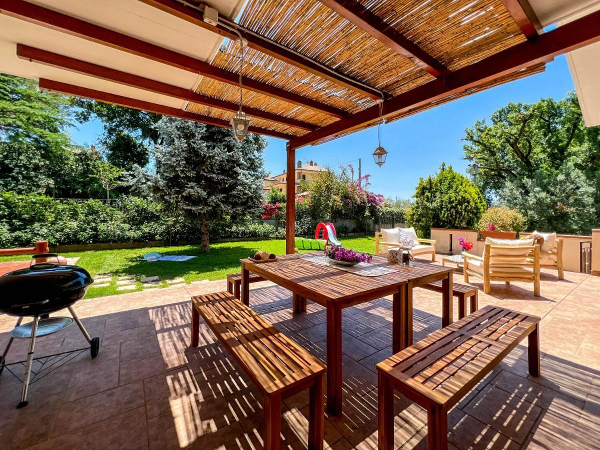 Livingapple Apartment Scauri  Exterior photo